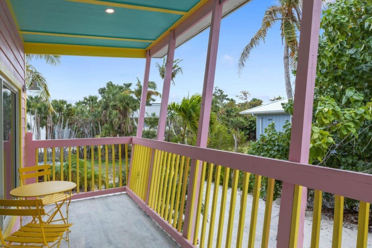 Charming Suite With Balcony And Bikes At Historic Sandpiper Inn Sanibel Extérieur photo