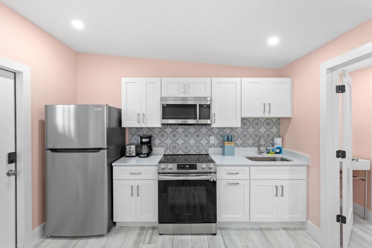 Charming Suite With Balcony And Bikes At Historic Sandpiper Inn Sanibel Extérieur photo