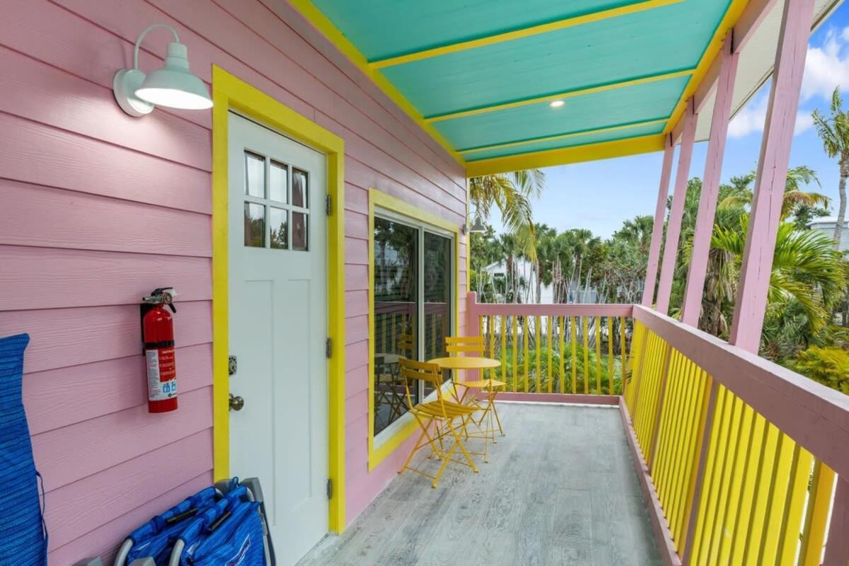 Charming Suite With Balcony And Bikes At Historic Sandpiper Inn Sanibel Extérieur photo
