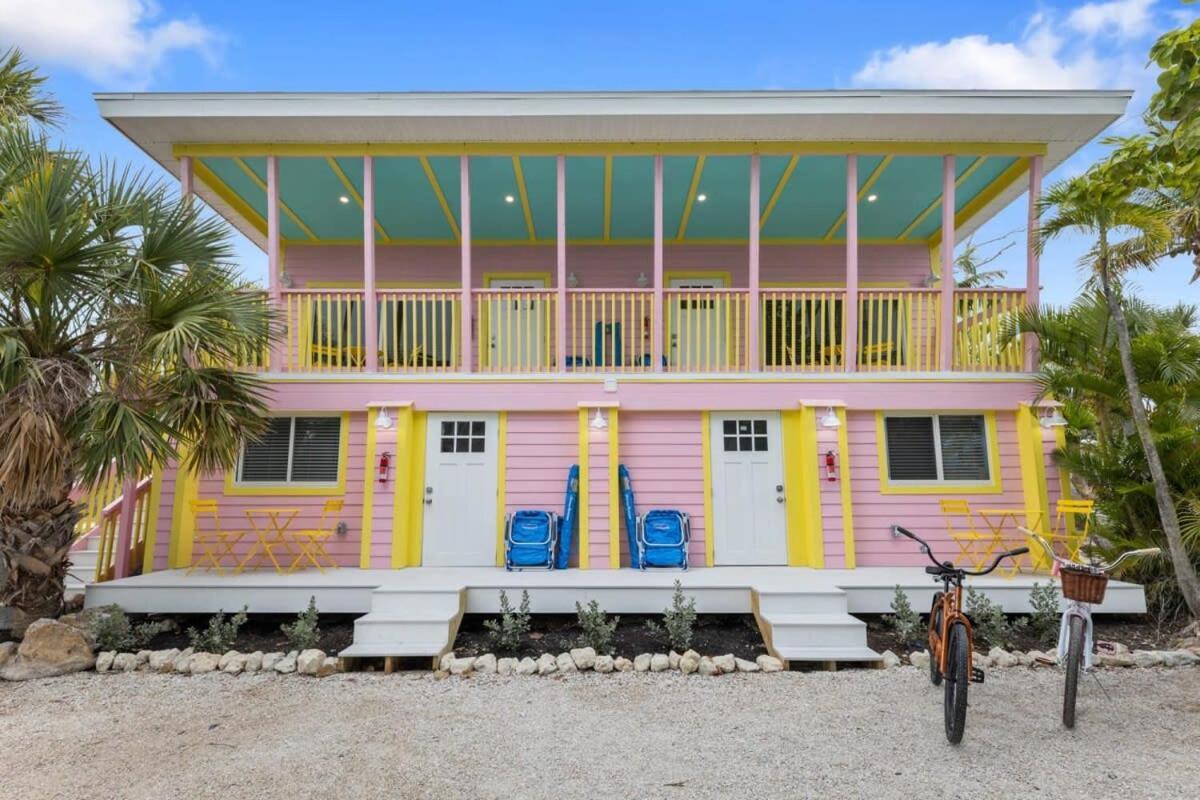 Charming Suite With Balcony And Bikes At Historic Sandpiper Inn Sanibel Extérieur photo