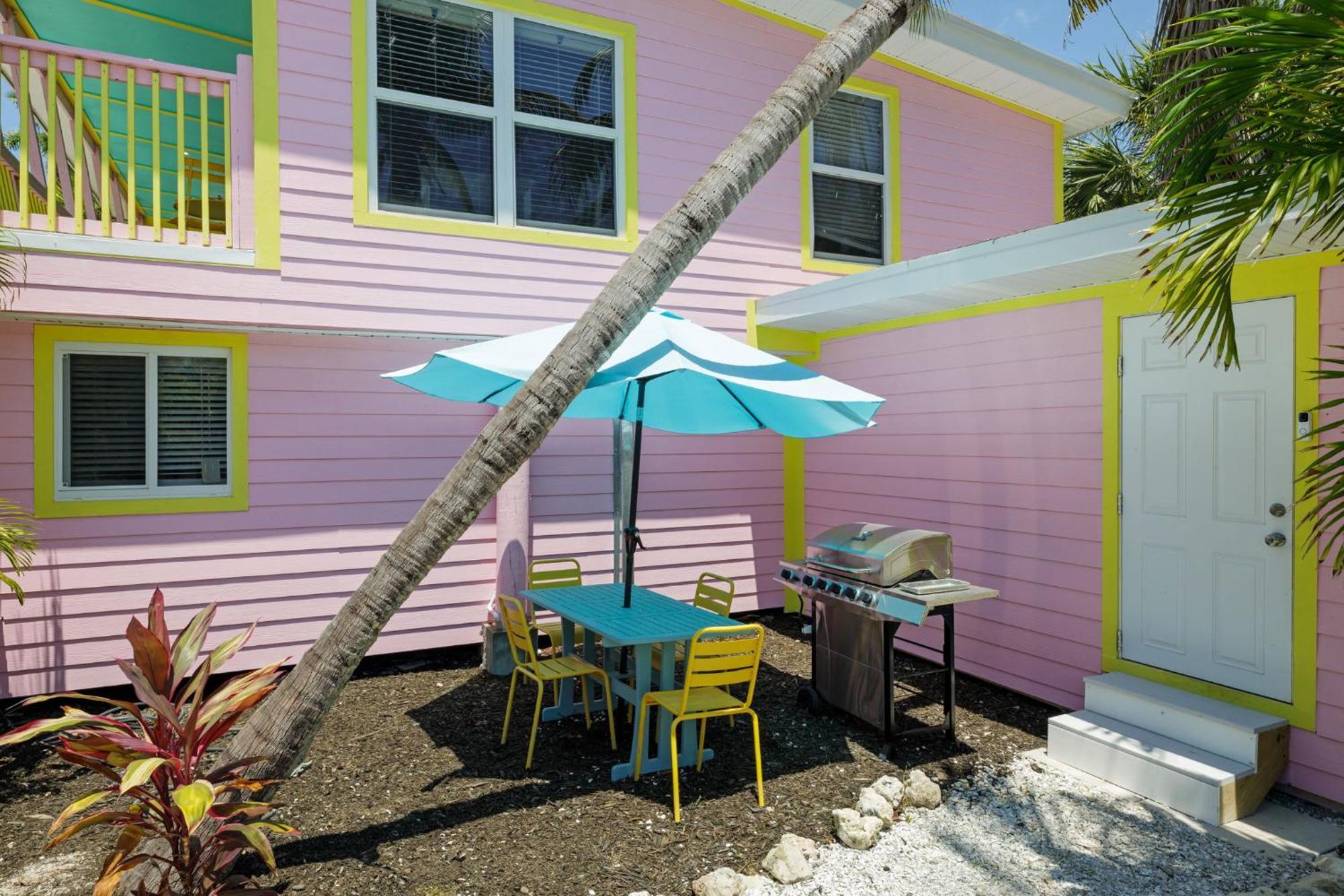 Charming Suite With Balcony And Bikes At Historic Sandpiper Inn Sanibel Extérieur photo