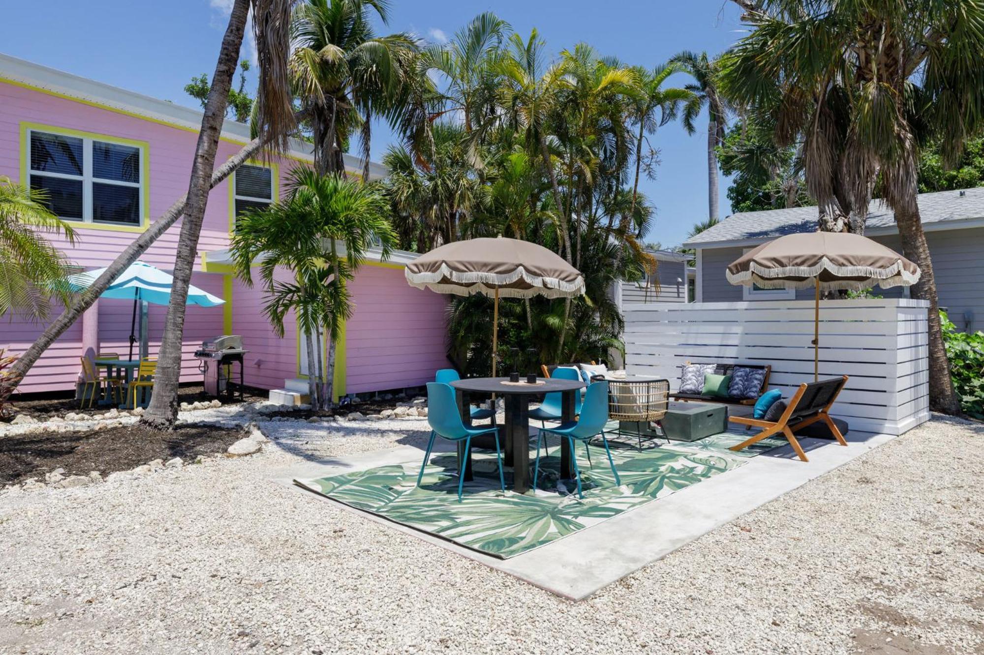 Charming Suite With Balcony And Bikes At Historic Sandpiper Inn Sanibel Extérieur photo